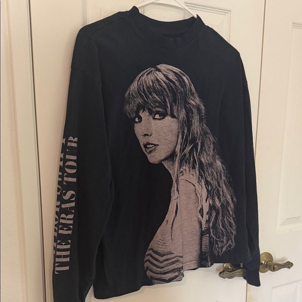 Taylor Swift Black Long Sleeve Graphic Tee - Picture 2 of 6
